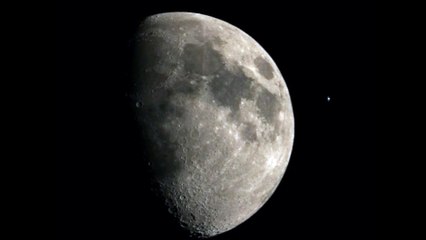 SHOOT FOR THE MOON - Amazing footage shows the ISS orbiting the moon with the Space X astronauts onboard