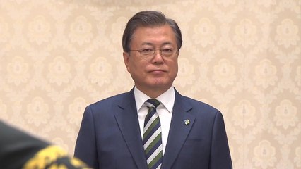 문 대통령, 진급 군 장성에 수치 수여 / YTN