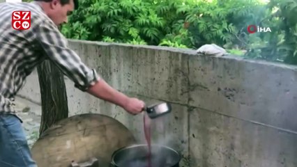 Korona virüsten korunmak için kavanozlar dolusu pekmez yapıp komşularına dağıttı