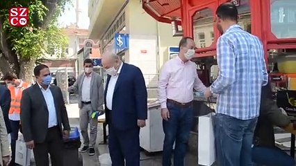 Download Video: CHP’li Başkan Gürkan esnafı dirsek temasıyla selamladı