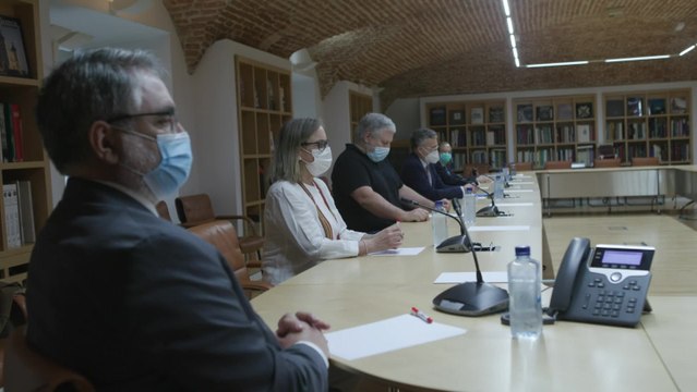 Ayuso se reúne con expertos médicos para fortalecer la Sanidad