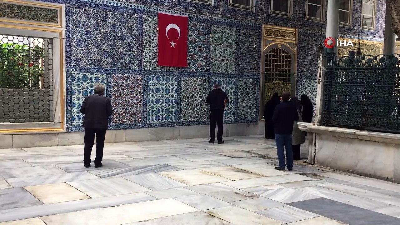 Camilerde sosyal mesafeli namaz