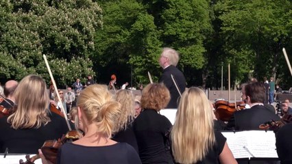 فرق موسيقية ومغنون ينشرون الأمل في شوارع ليتوانيا