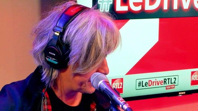 Nicola Sirkis d'Indochine interprète La vie est belle dans #LeDriveRTL2 (29/05/20)