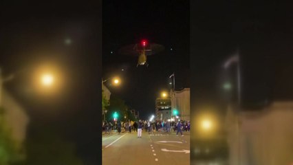 워싱턴에 전투헬기 '블랙호크' 투입...저공비행 시위대 위협 / YTN