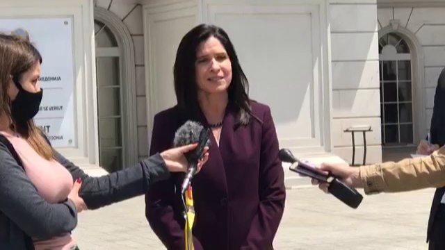 Fluturim në nder të anëtarësimit në NATO, Bërns: Anëtarësimi nuk guxon të minohet nga pandemia