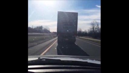 Un camion trop lent vous empêche de rouler, faites comme lui