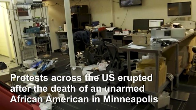 ‘They robbed everything’: NYC shop owner assesses looting damage