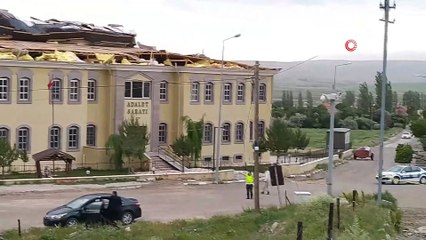 Kuvvetli rüzgar Adalet Sarayı'nın çatısını uçurdu