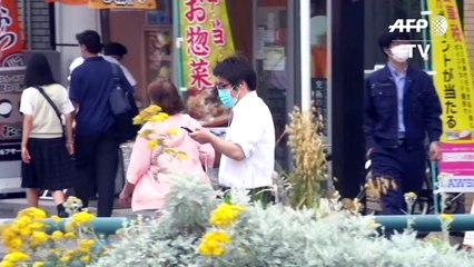 Ciudad japonesa planea prohibir uso de smartphone mientras se camina