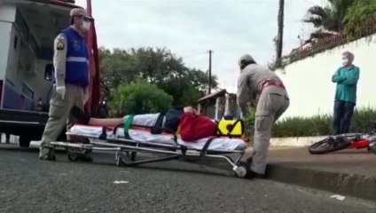 Ciclista é socorrido após sofrer queda no Bairro Neva