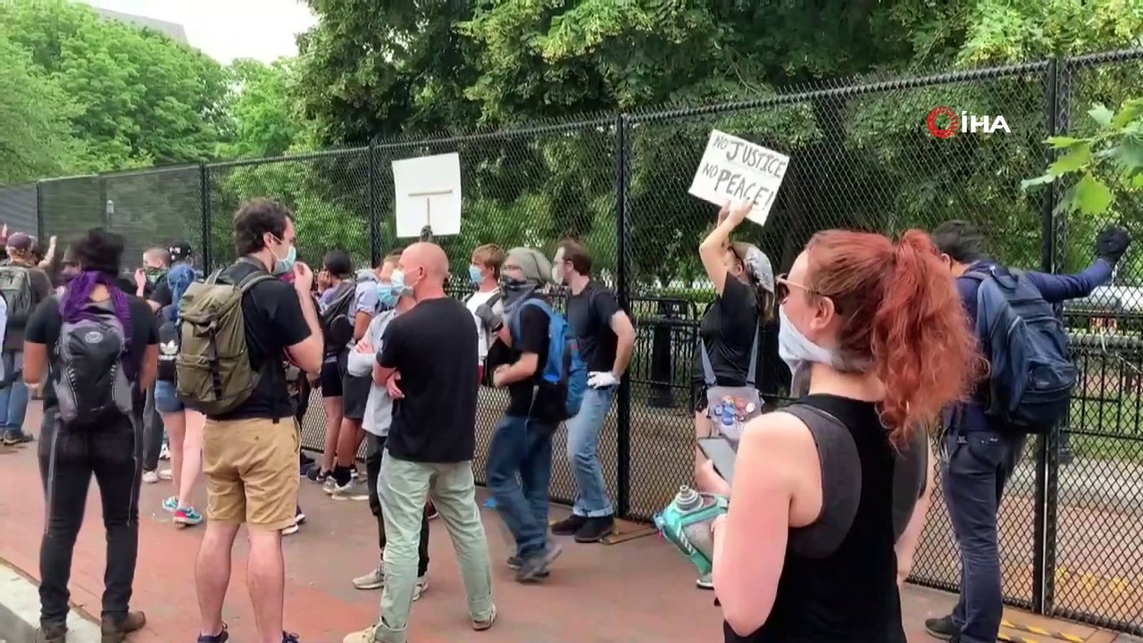 - Beyaz Saray'ın önü yüksek demirli bariyerlerle çevrildi- Göstericiler için 'Nefes alamıyorum' yazılı maske