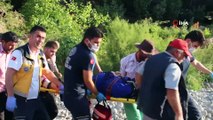 Antalya'dan Trafik Kazası, Araçlar Kafa Kafa Çarpıştı, Yolcular Çaya Uçtu
