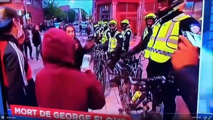 Manifestations a Montréal: Comment ce policier fait pour garder son calme?