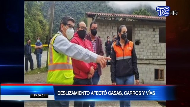 Deslizamiento en la zona del Azuay afectó carros, vías y viviendas