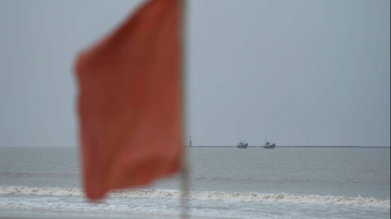 Nisarga Cyclone:Fishermen overlook warning, venture into sea