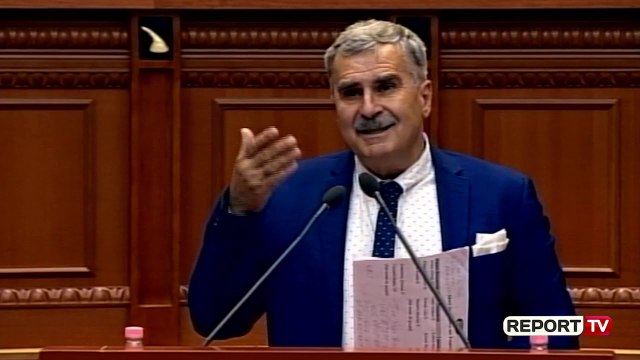 Report TV - Revoltohet Kujtim Gjuzi: Ramën e njoh që në rini, di vetëm të bëjë shaka