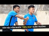 Văn Hậu hồn nhiên trêu đùa Xuân Trường trong buổi tập thể dục sáng | HAGL Media