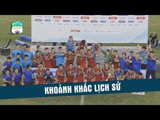 Khoảnh khắc 10 năm người dân Việt Nam mới được chứng kiến Đội tuyển U23 nâng Cúp vô địch