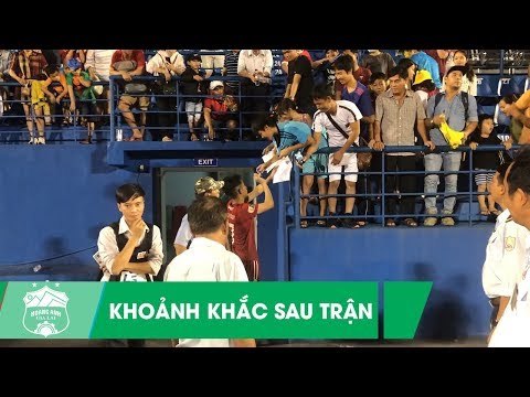Các cổ động viên tại Bình Dương an ủi toàn đội sau chuỗi trận khó khăn | HAGL Media