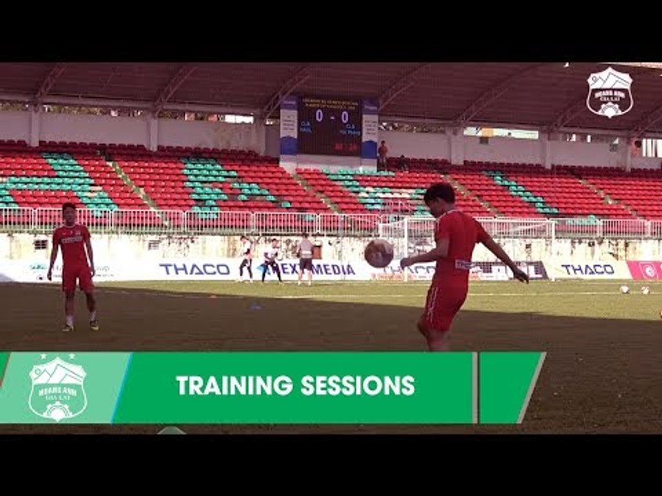 Cầu thủ HAGL ra sân khởi động, sẵn sàng cho trận đấu quan trọng trước CLB Hải Phòng | HAGL Media