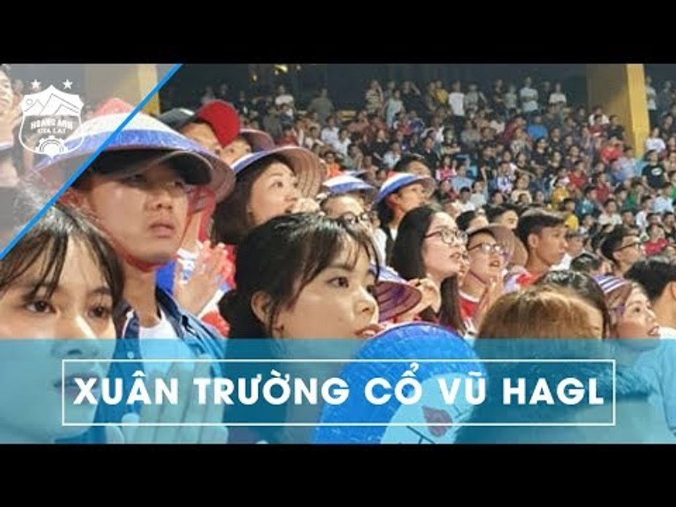Xuân Trường hòa mình trên khán đài cùng NHM, cổ vũ hết mình cho HAGL | HAGL Media