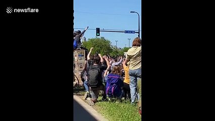 Minneapolis residents give poignant moment of silence for George Floyd
