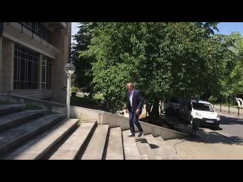 Report TV - Damian Gjiknuri mbërrin në mbledhjen e Këshillit Politik