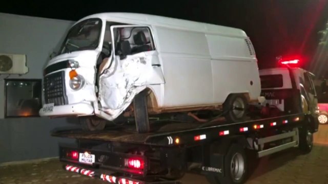 Ladrão bate Kombi furtada no Floresta após realizar furto em loja de roupas