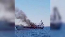 Merr flakë një anije peshkimi në Durrës, shpëtohen tre marinarët