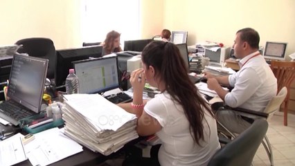 Ora News - Plot 6 drejtues në 9 muaj, Viola Hima caktohet si kreu i ri i Kadastrës së Vlorës
