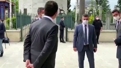 Ekrem İmamoğlu'nun Fatih Sultan Mehmed'in türbe ziyaretindeki hali tepki çekti!