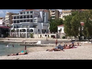 Ora News - Fundjava e parë në plazh, u përjashtuan banorët e zonave të kuqe