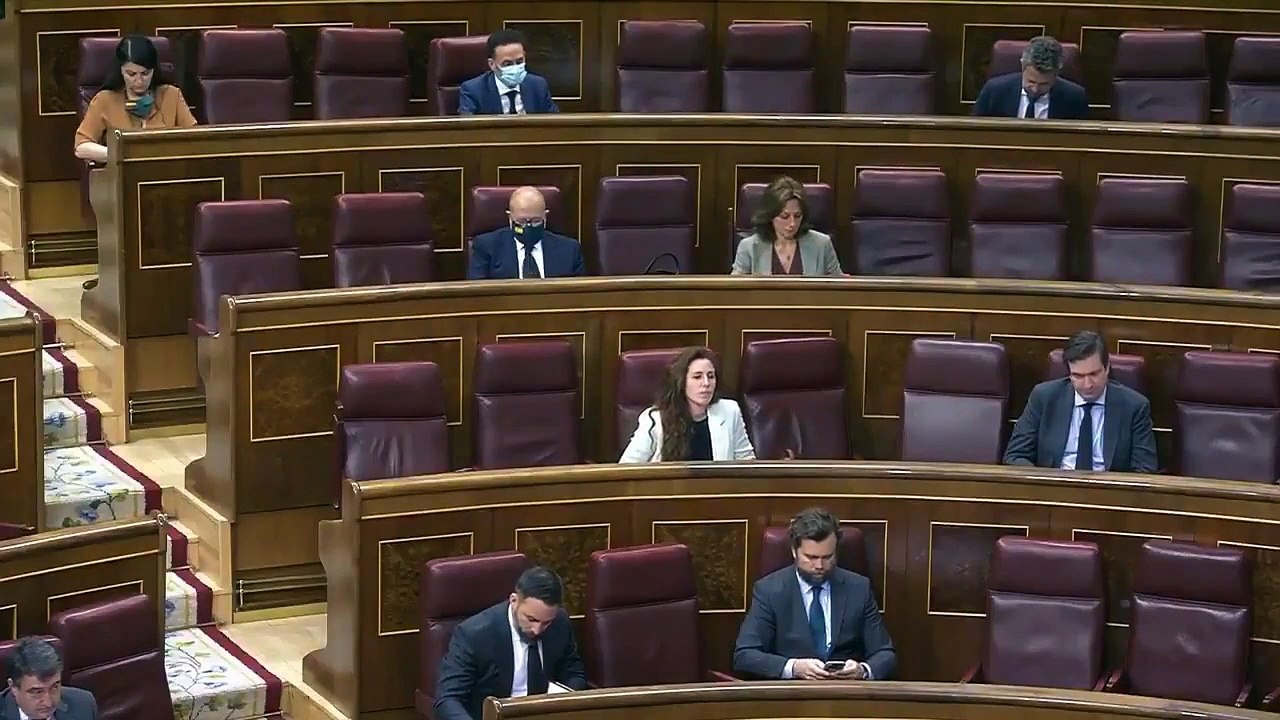 Sánchez acusa a la oposición de usar "la bander...