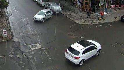 Kars’ta iki otomobilin çarpışma anı kamerada