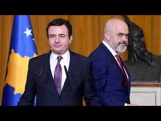 Report TV -Kurti sulmon Ramën: Ne e hoqëm taksën 22 euro, ndërsa taksa për kosovarët qëndron aty.