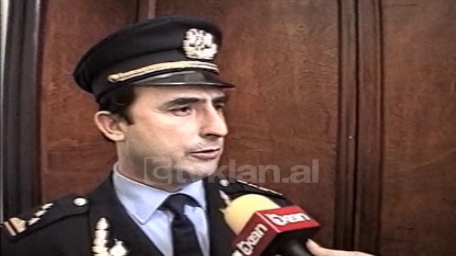 Vali Myftari ne linje telefonike nga Vlora (13 Maj 2000)