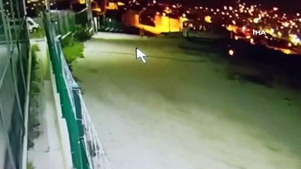 Seyir halindeki motosiklet devrildi; 2 kişi yaralı