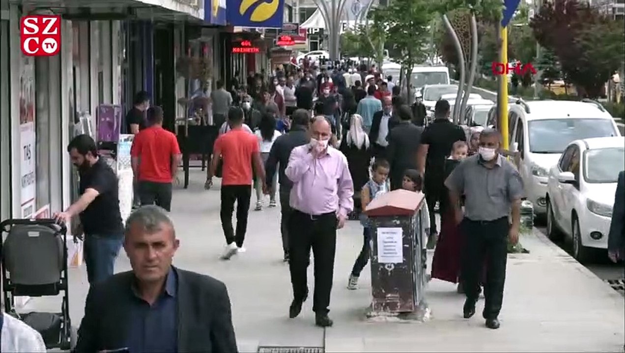 Koronavirüslü kişinin doğum günü partisine polis baskını