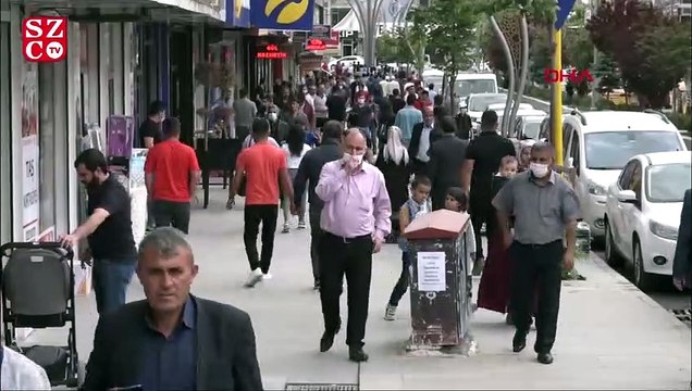 Koronavirüslü kişinin doğum günü partisine polis baskını