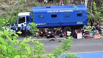 Policía hondureña frena migración de africanos, haitianos y cubanos hacia México