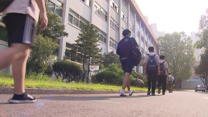 전교생 등교 첫날 중간고사도..."거리두기 감독 한계" / YTN