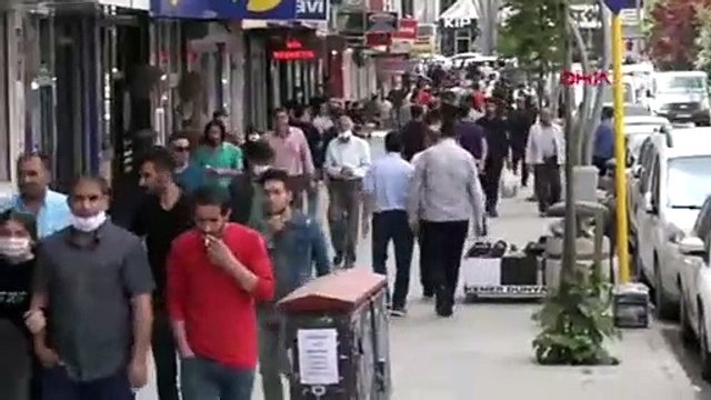 Koronavirüs hastasının doğum günü partisine polis baskını
