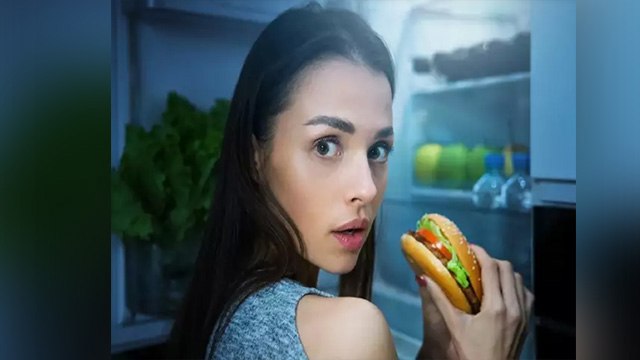 ये 1 फल को खाने से दूर हो जाएगी Junk Food की Craving | Craving for junk food will run away | Boldsky