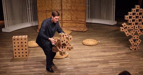 Erik Åberg crée des sculptures en cubes mobiles