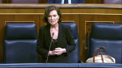 Carmen Calvo: "¿En qué anda usted, señor Casado?"