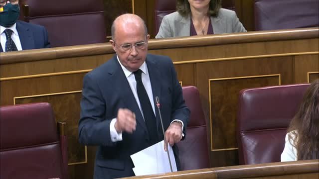 Gil Lázaro a Grande-Marlaska: Váyase y deje la puerta bien abierta, que pronto le seguirán Sánchez e Iglesias