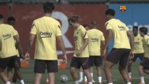 La plantilla del Barça continúa con su preparación ajena a los rumores de nueva bajada de sueldo