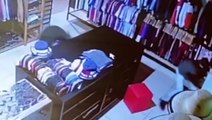 Ladrões que invadiram loja no Tarumã são flagrados por câmeras de segurança