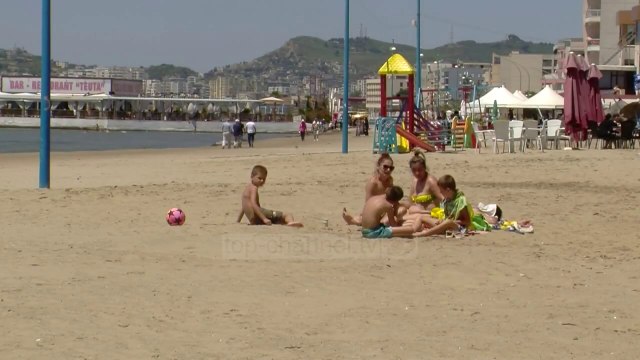 Durrësi, në pritje të pushuesve/U hapën plazhet & kufijtë, por hotelet në fazën e aplikimit për leje